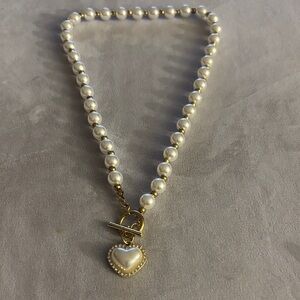 Chic Heart Pearl Necklace with Gold Details